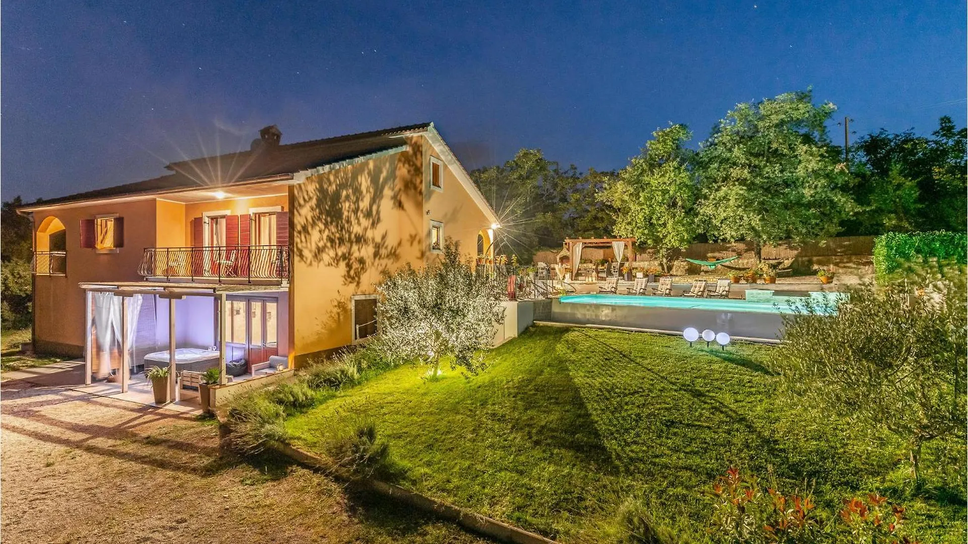Gorgeous Home In Tinjan With Kitchen Vikendica