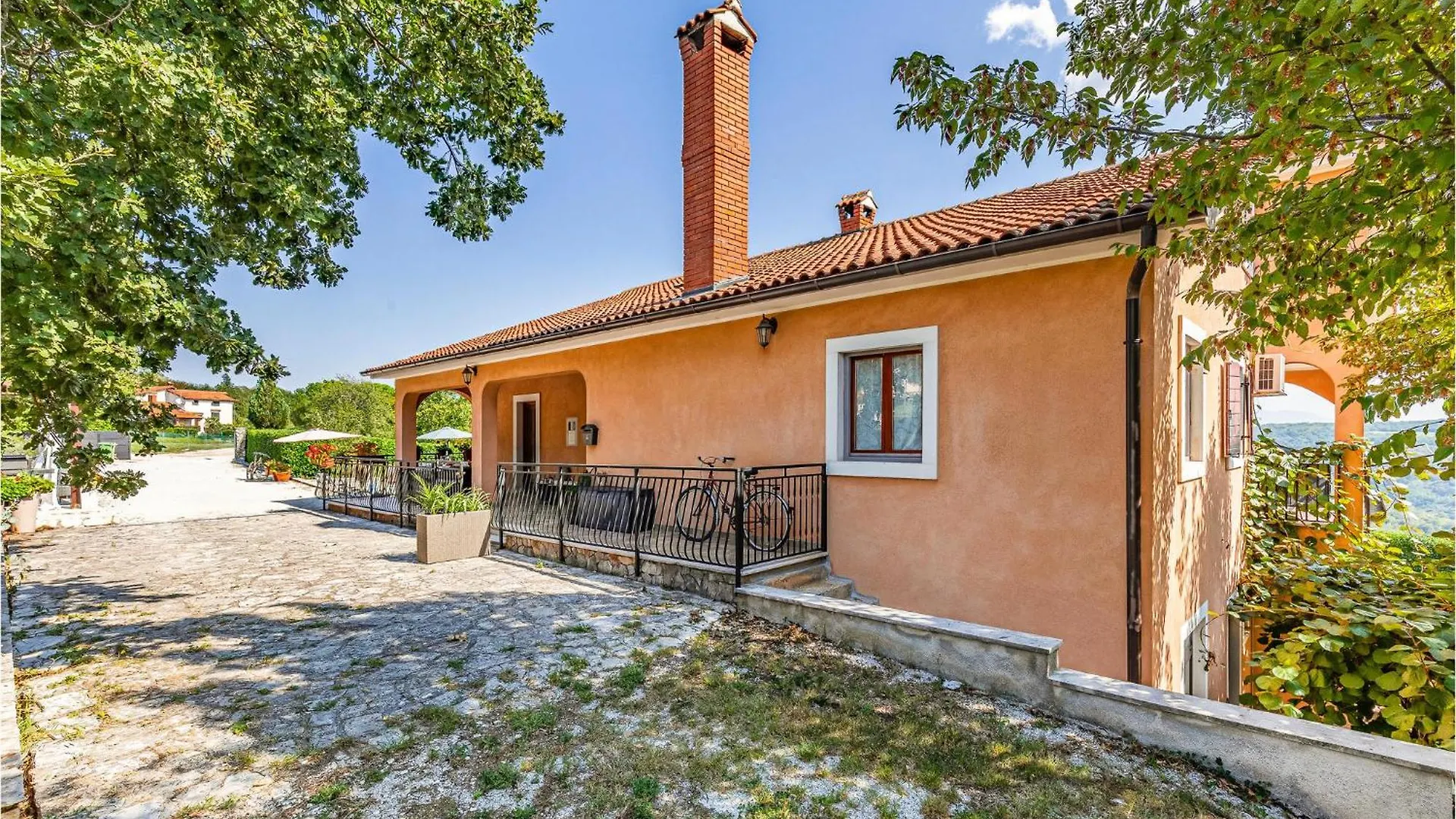 Gorgeous Home In Tinjan With Kitchen