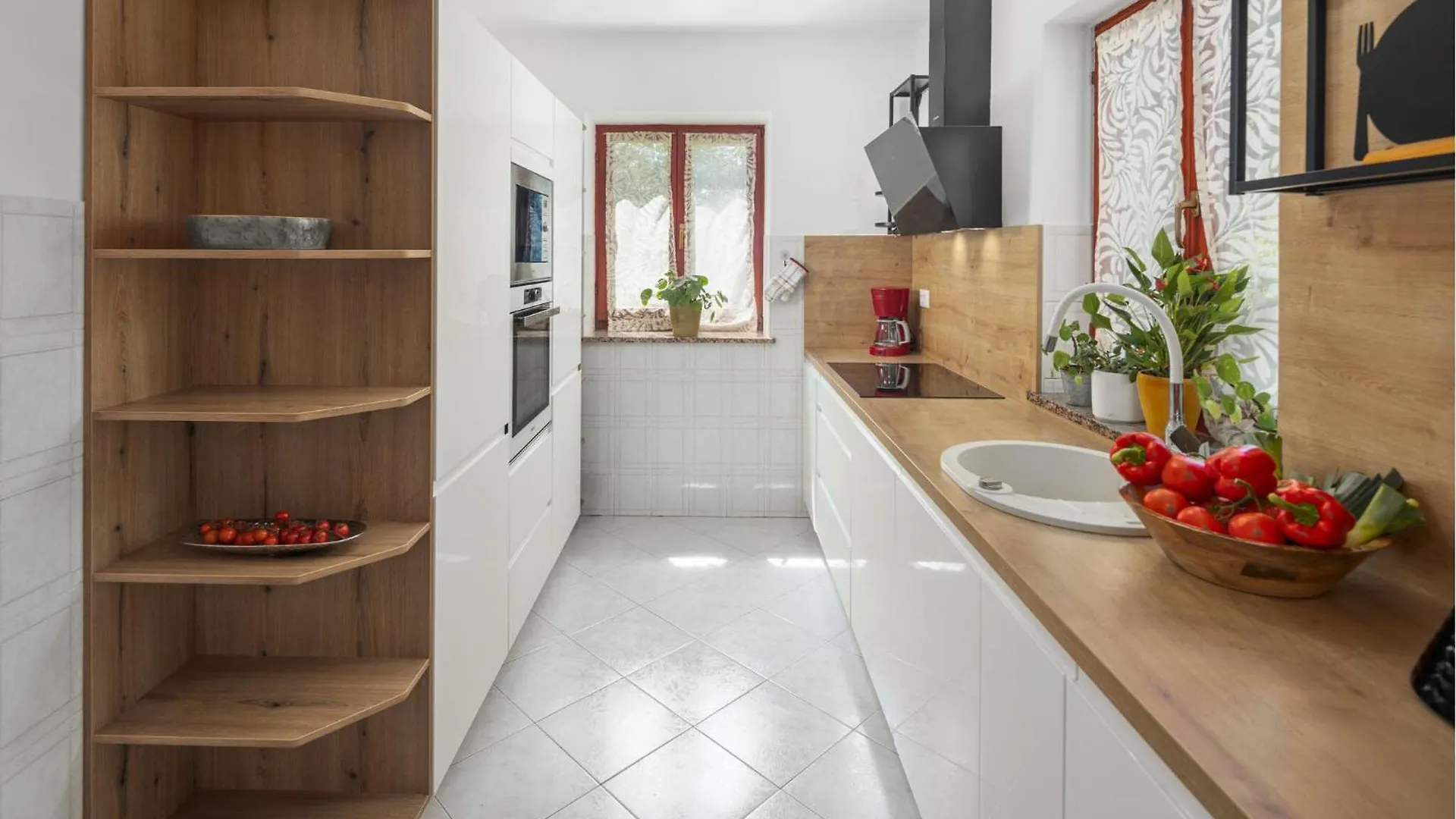 Gorgeous Home In Tinjan With Kitchen Vikendica