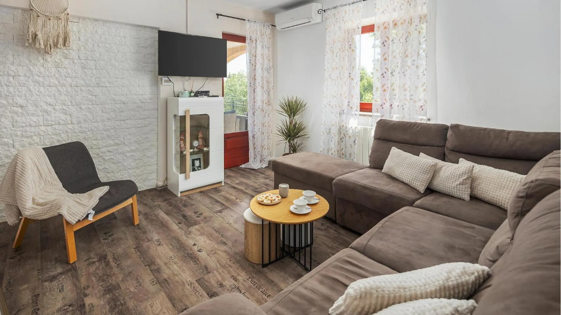 Gorgeous Home In Tinjan With Kitchen Holiday home