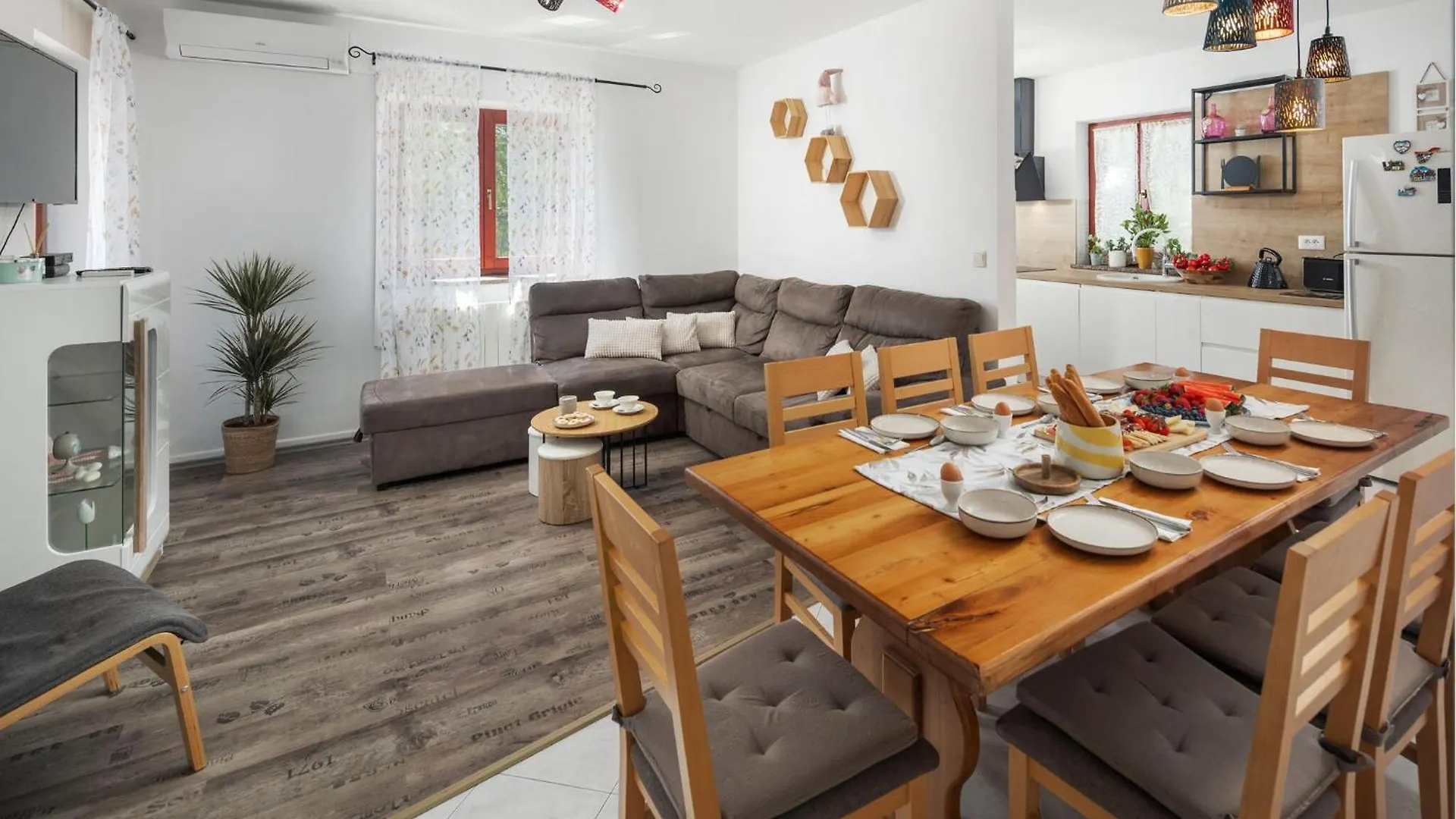 Vikendica Gorgeous Home In Tinjan With Kitchen