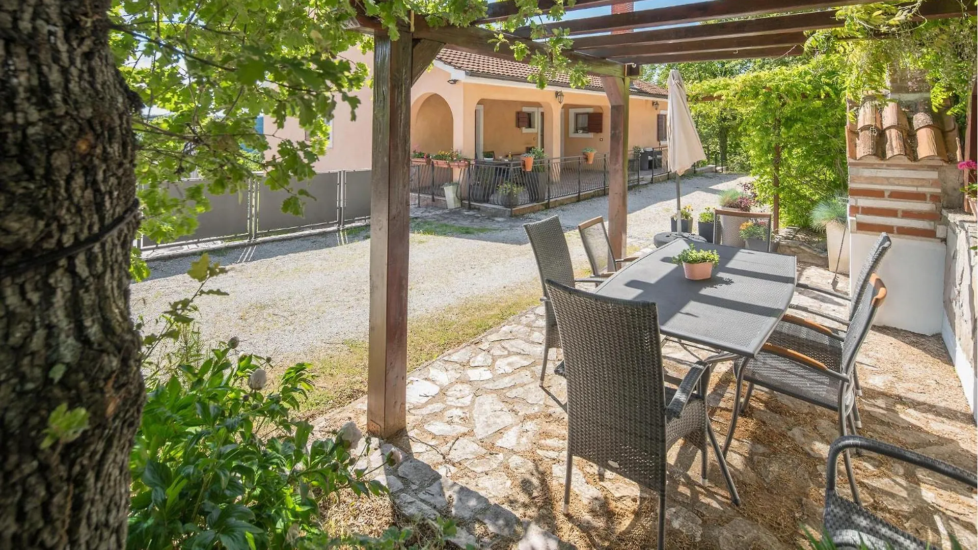 Gorgeous Home In Tinjan With Kitchen 0*,