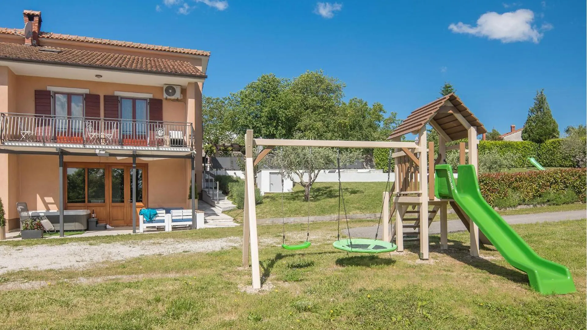 Gorgeous Home In Tinjan With Kitchen