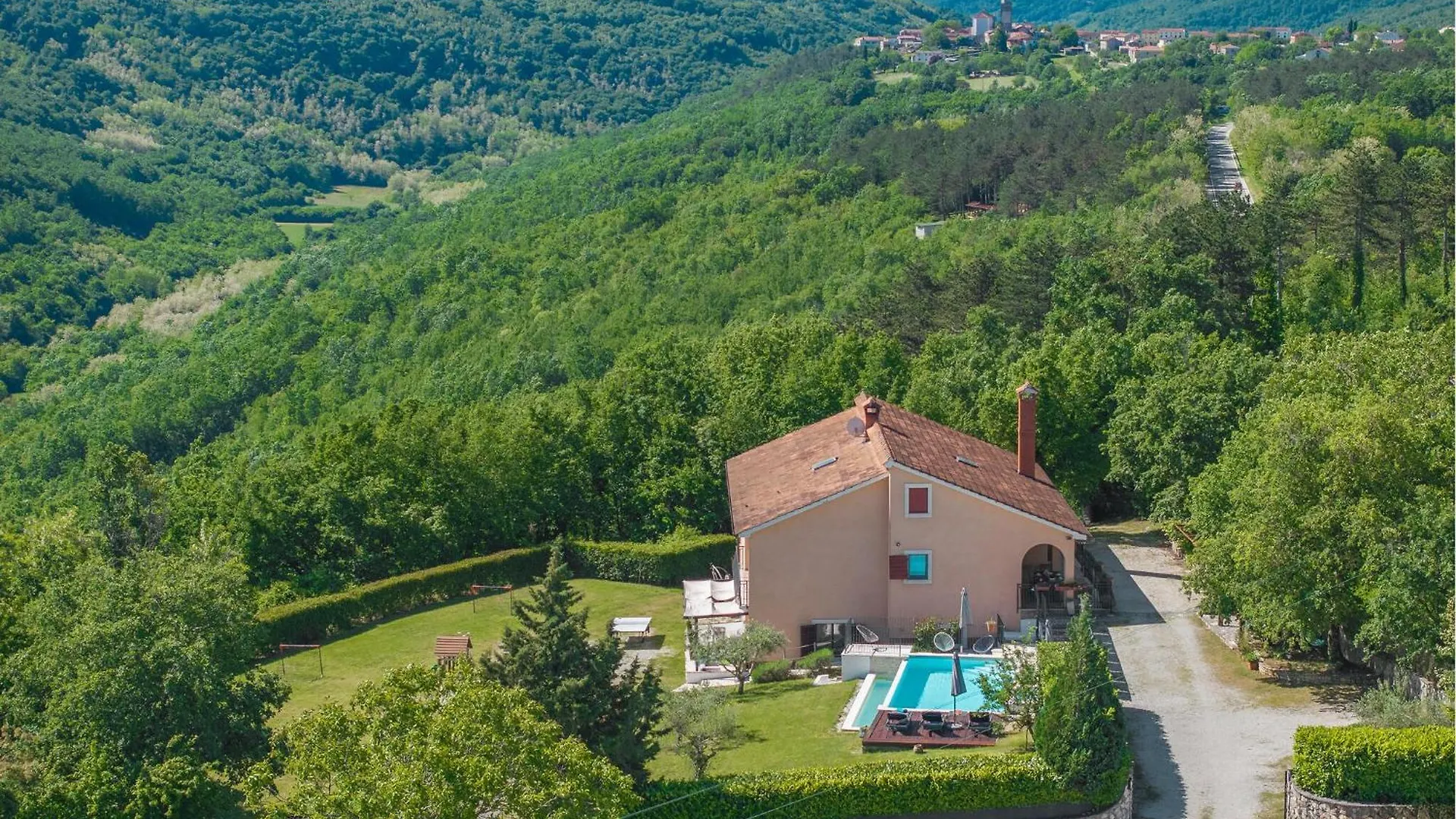 Gorgeous Home In Tinjan With Kitchen Croatia