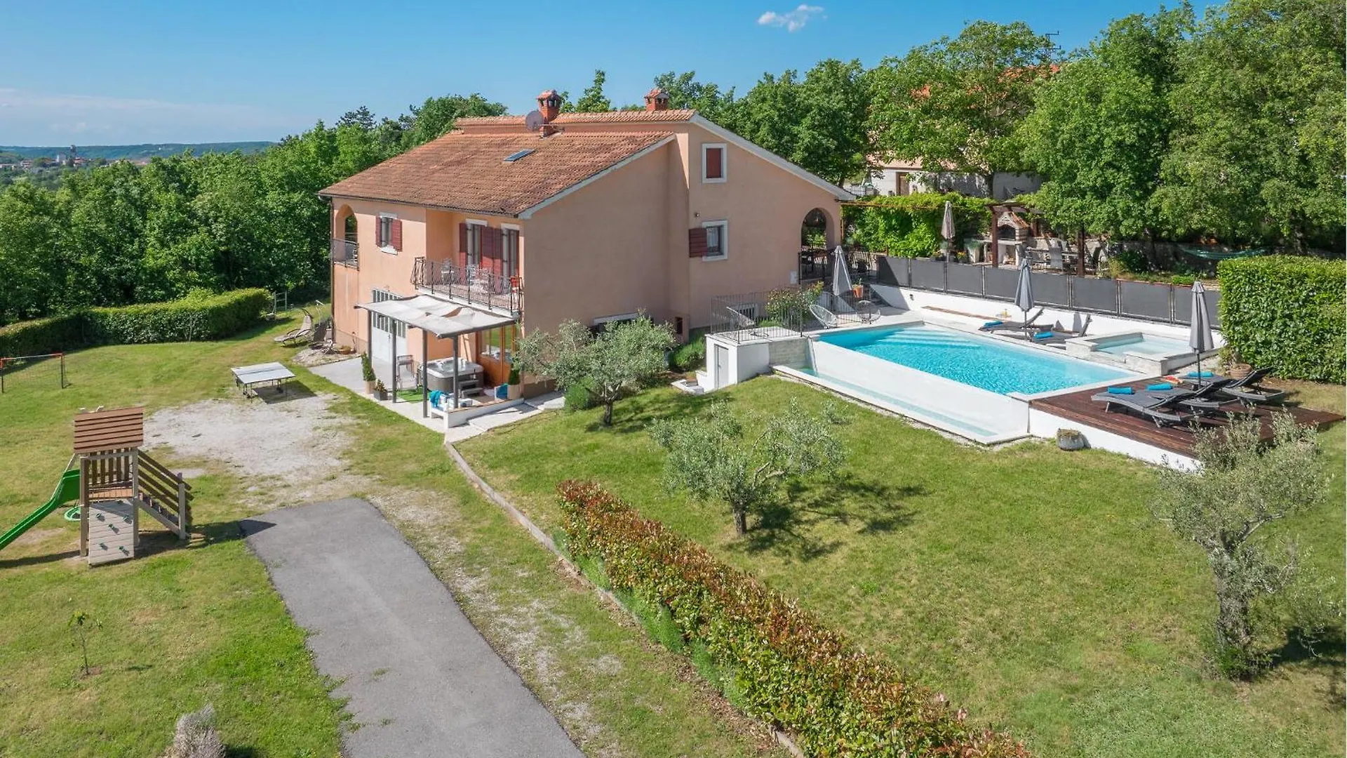 Gorgeous Home In Tinjan With Kitchen Vikendica