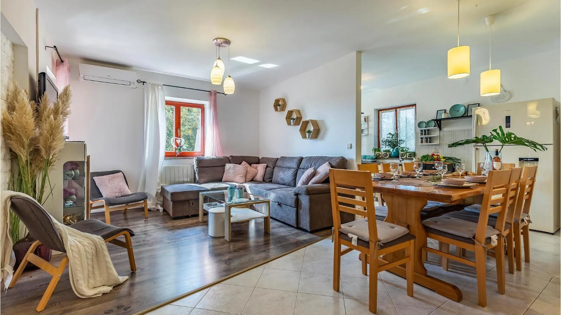 Holiday home Gorgeous Home In Tinjan With Kitchen