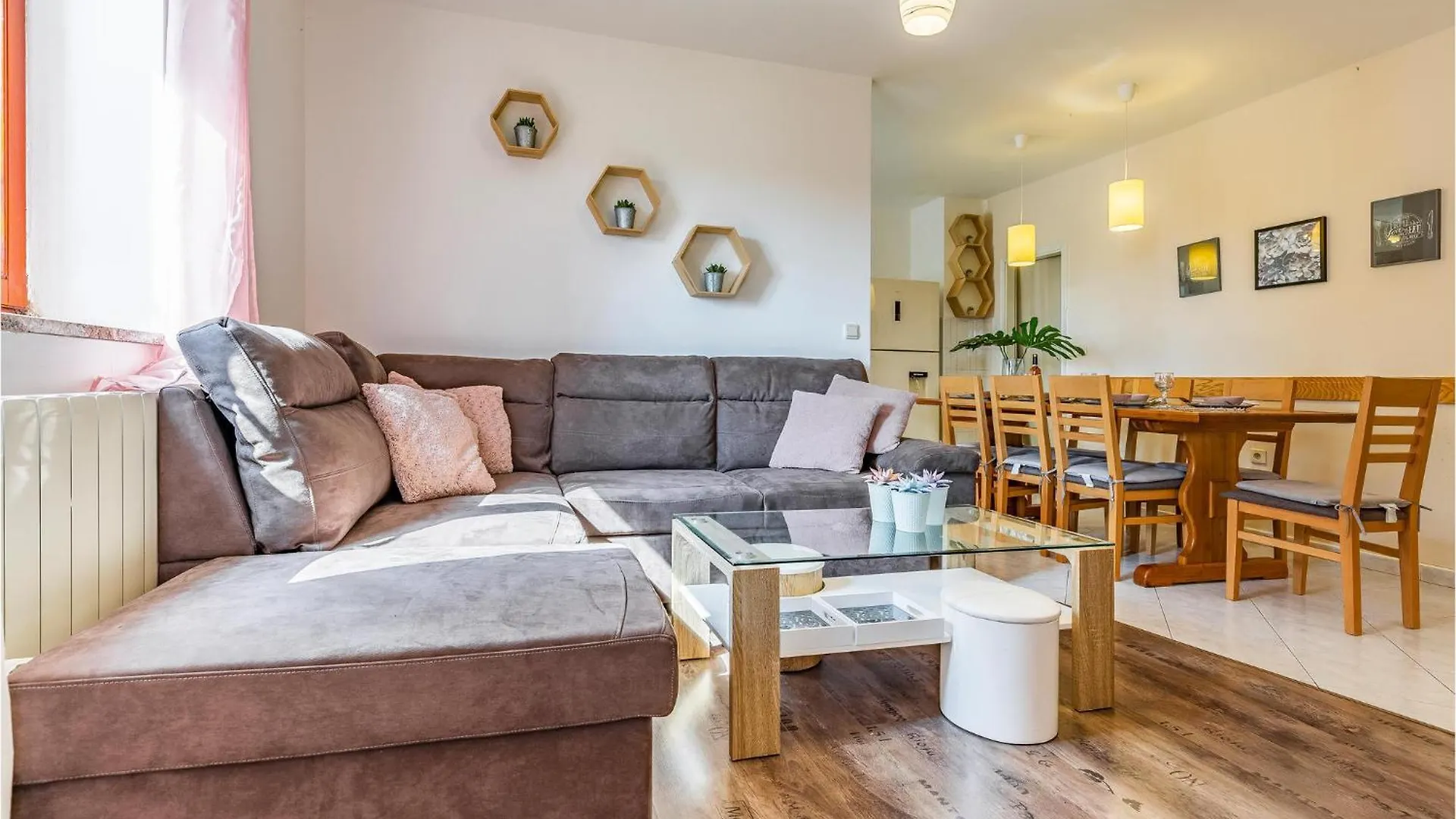 Gorgeous Home In Tinjan With Kitchen 0*,