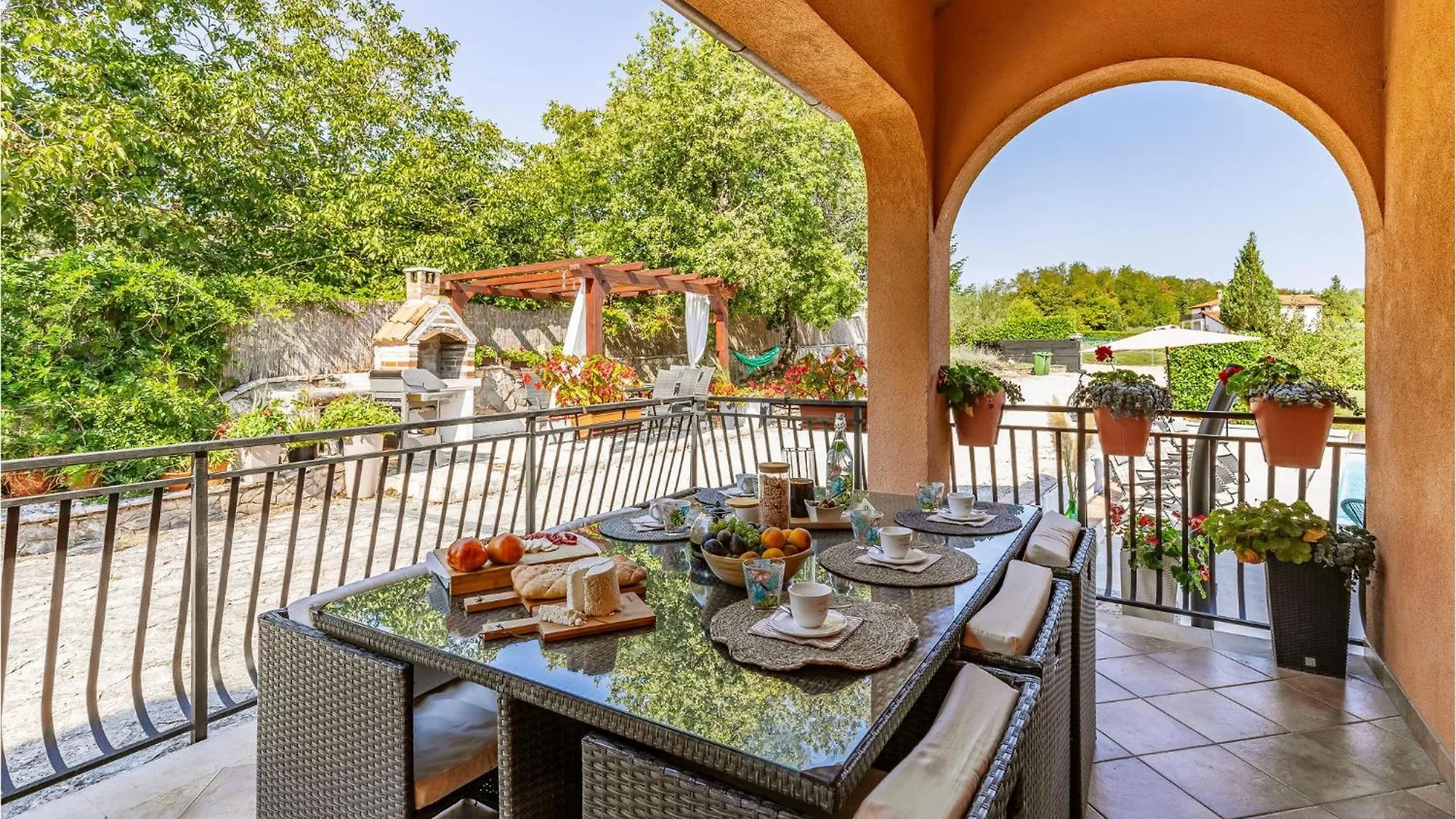 Gorgeous Home In Tinjan With Kitchen Holiday home