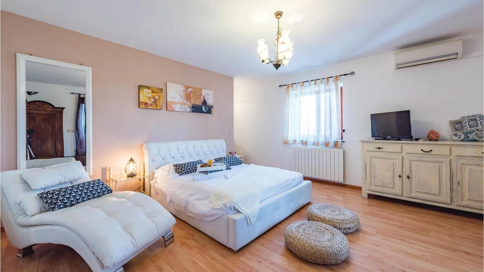 Gorgeous Home In Tinjan With Kitchen Holiday home
