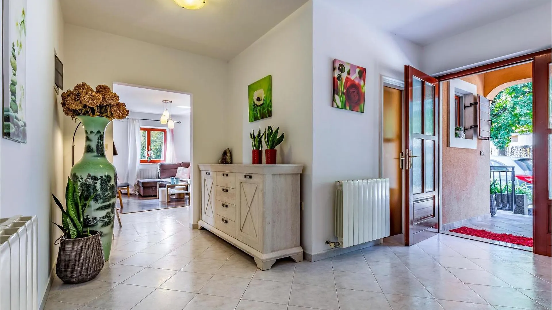 Gorgeous Home In Tinjan With Kitchen