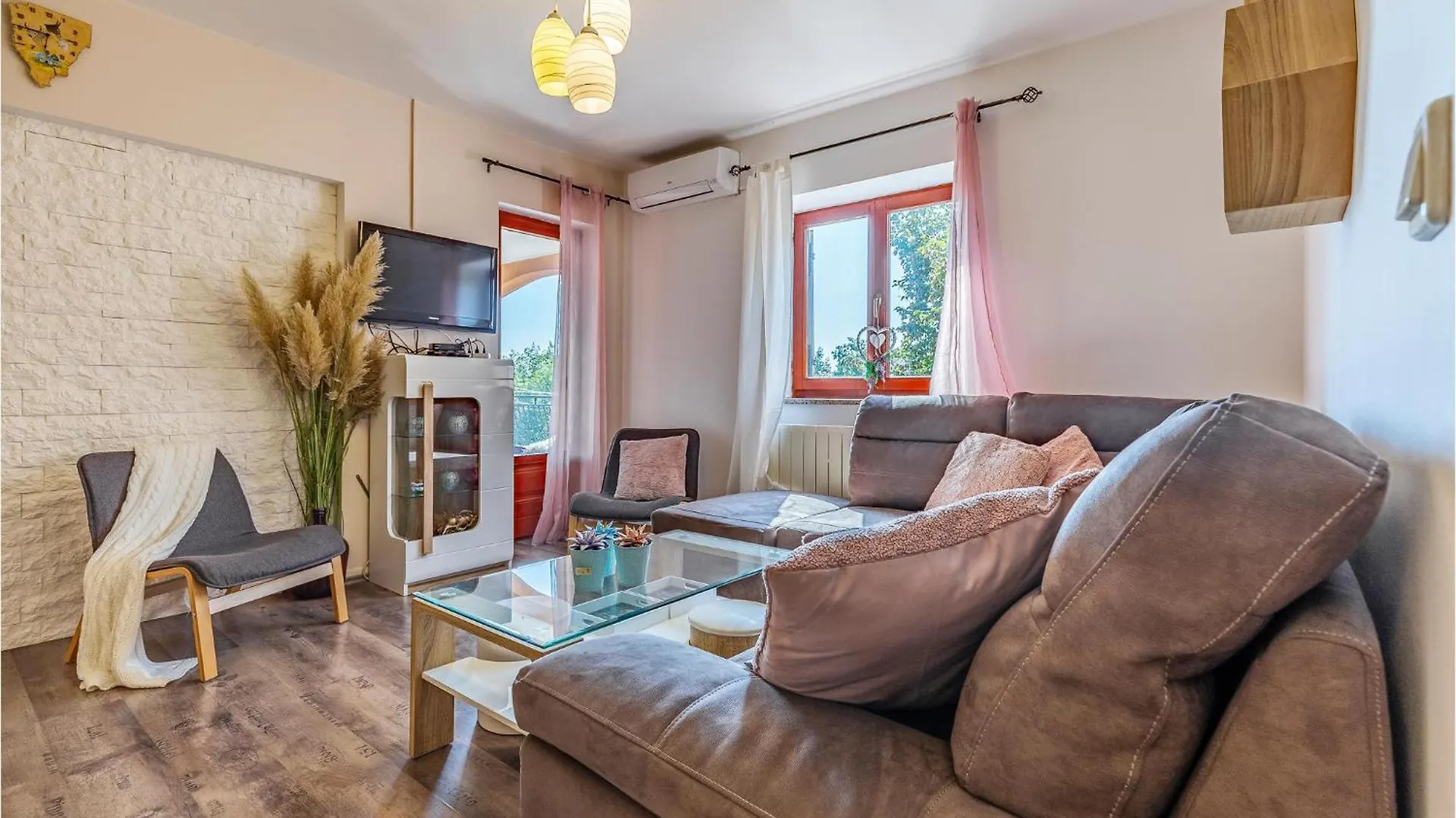 Holiday home Gorgeous Home In Tinjan With Kitchen